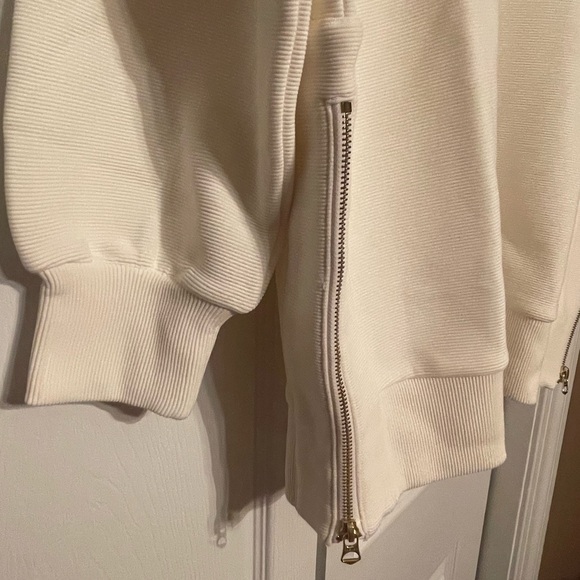 Varley Mae Oversized Sweatshirt NWT in Box! Size M. Luxury feel, retails $148 - Picture 7 of 11